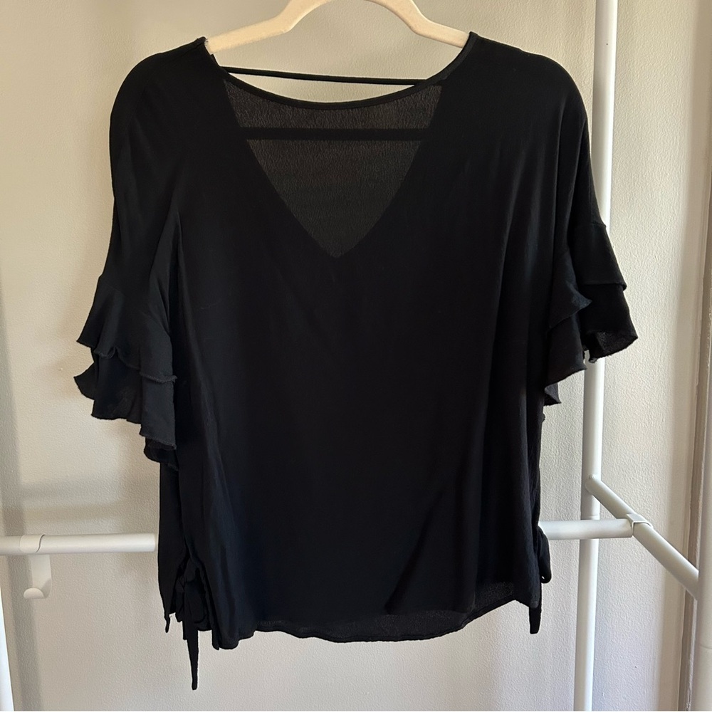 ⭐️ Express black blouse with ruffled sleeves